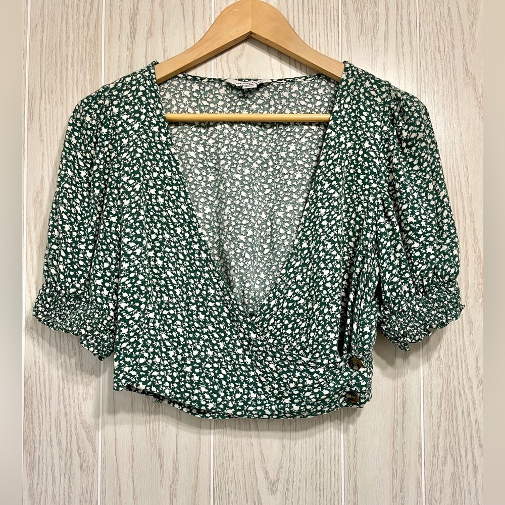 American Eagle Floral Crop Floral Blouse Size Medium EUC